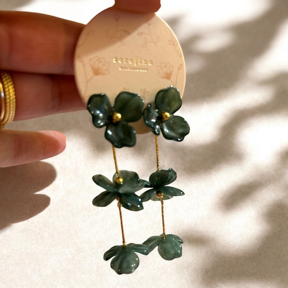 NWT Serefina Anthropologie Floral Drop Earrings - Picture 4 of 5